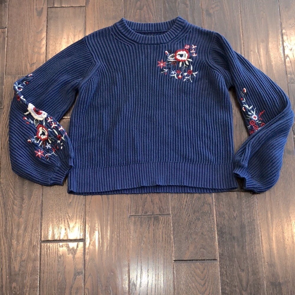 Lucky brand knit sweater with floral embroidered details size large